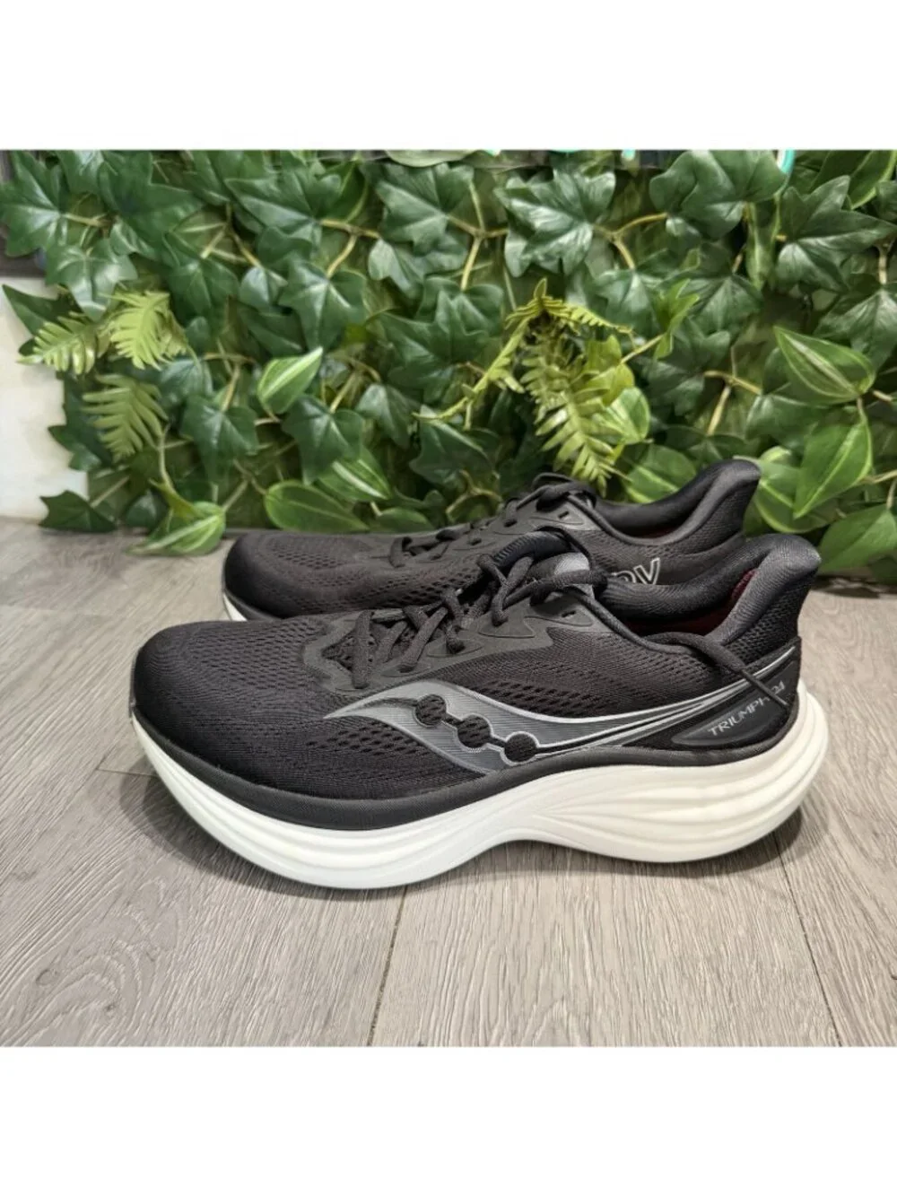 Saucony Triumph 24 Men’s Size 8.5 black/white’ Running Shoes